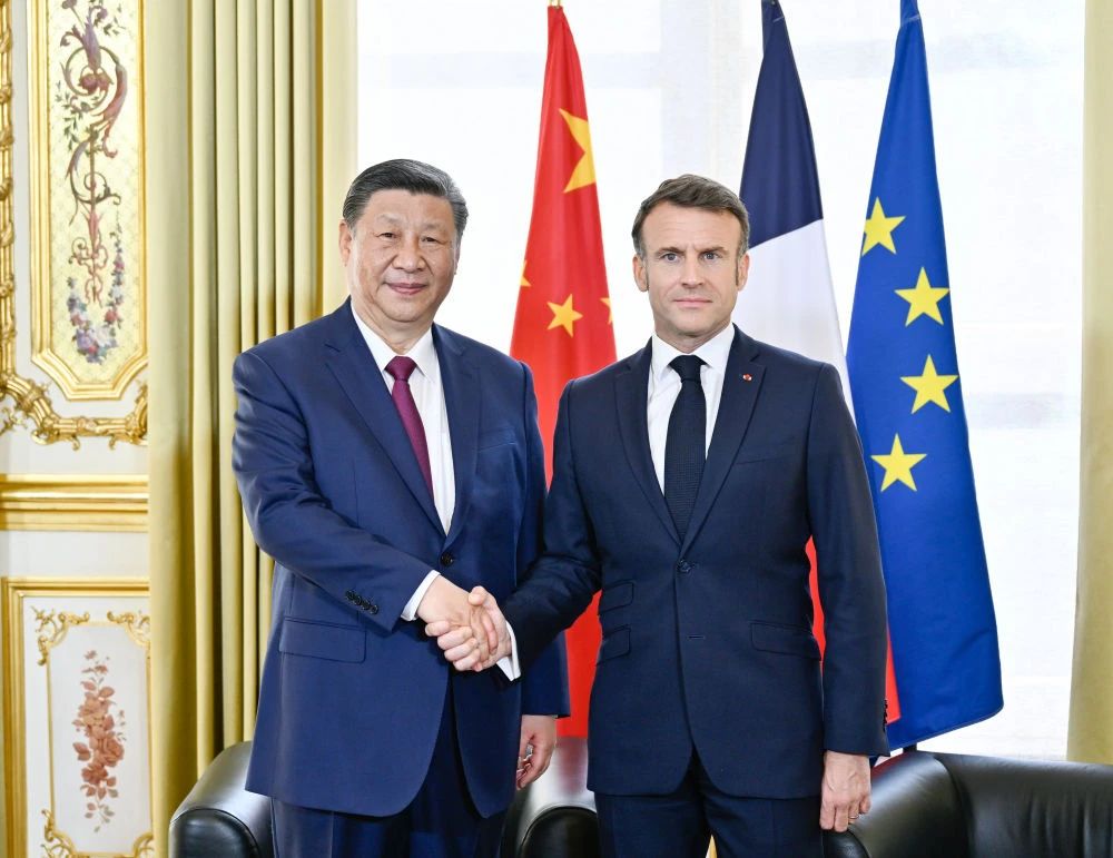習(xí)近平同法國(guó)總統(tǒng)馬克龍共同會(huì)見記者/習(xí)近平同馬克龍出席中法企業(yè)家委員會(huì)第六次會(huì)議閉幕式并致辭/中法關(guān)于中東局勢(shì)的聯(lián)合聲明(圖2)