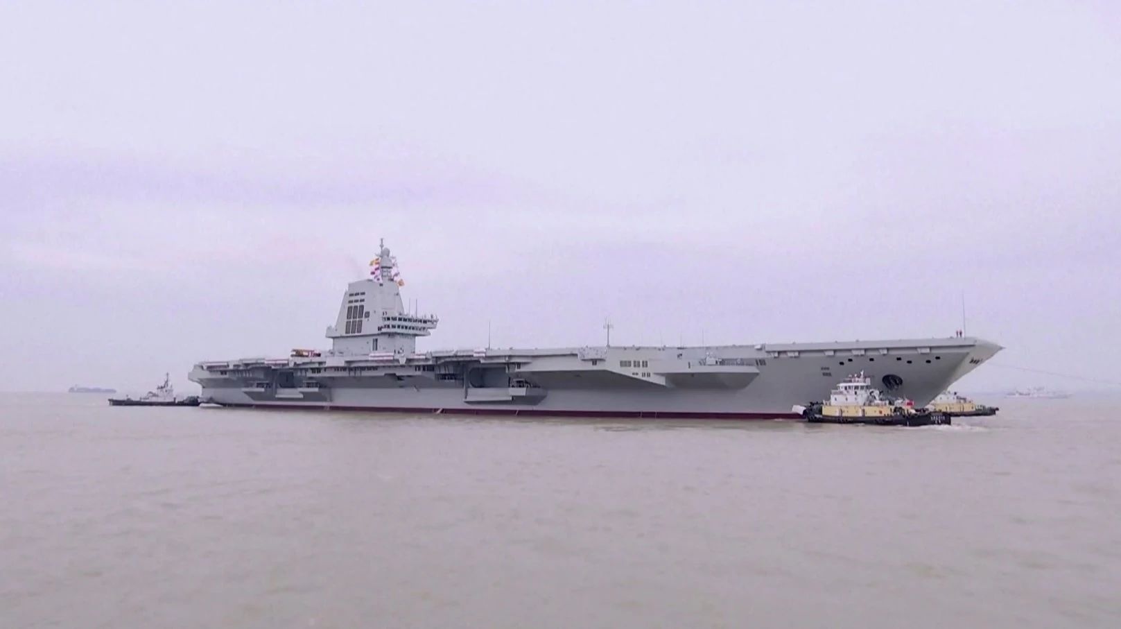 劈波斬浪，福建艦首航完成，中國“三航母時(shí)代”即將到來！(圖1)