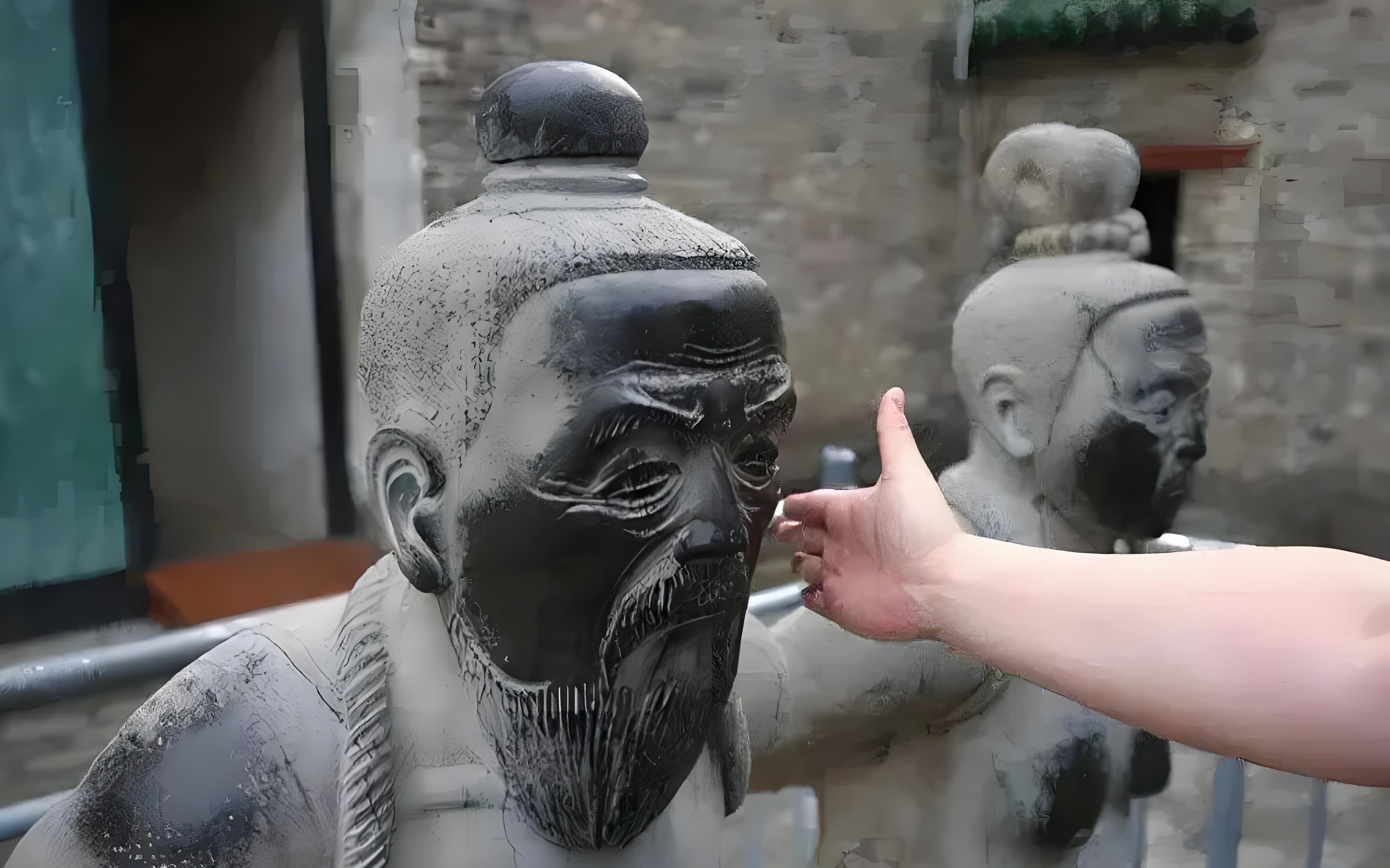 秦檜子孫考上狀元，路過(guò)岳飛墳?zāi)箤?xiě)了兩句詩(shī)，被人贊了270年(圖2)
