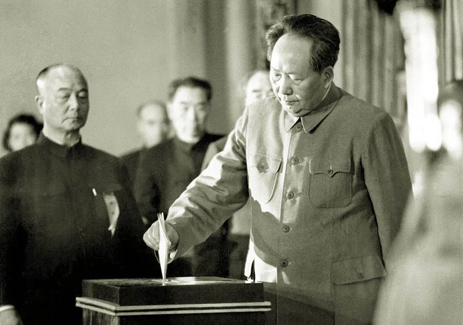 毛澤東.jpg 毛澤東是中國社會主義現(xiàn)代化建設(shè)事業(yè)的偉大奠基者(圖1)