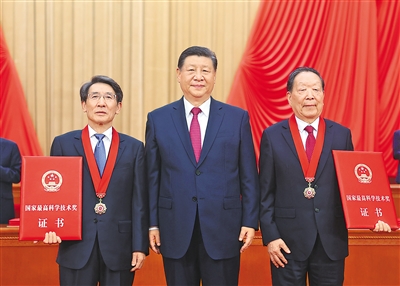 為加快實(shí)現(xiàn)高水平科技自立自強(qiáng)貢獻(xiàn)力量——習(xí)近平總書記在全國科技大會(huì)、國家科學(xué)技術(shù)獎(jiǎng)勵(lì)大會(huì)、兩院院士大會(huì)上的重要講話激勵(lì)廣大科技工作者再立新功(圖3)