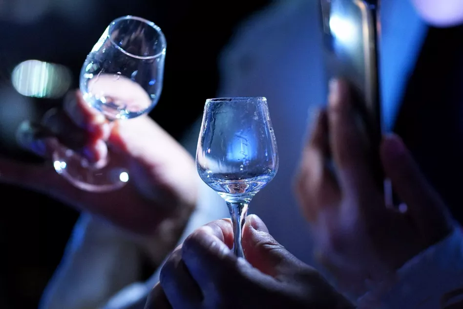半庭煙火憑欄倚，一杯濁酒伴我閑(圖1)