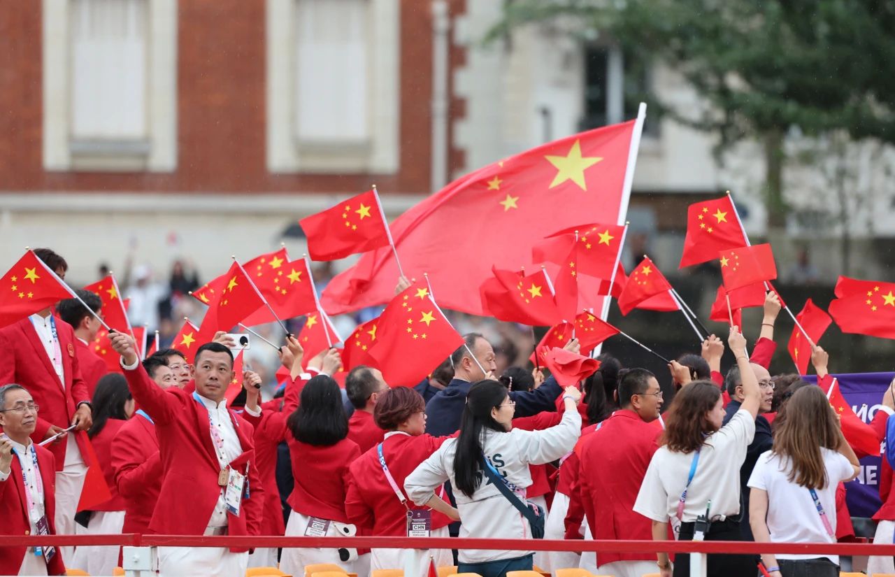 巴黎奧運會正式開幕，“中國紅”閃耀塞納河(圖13)