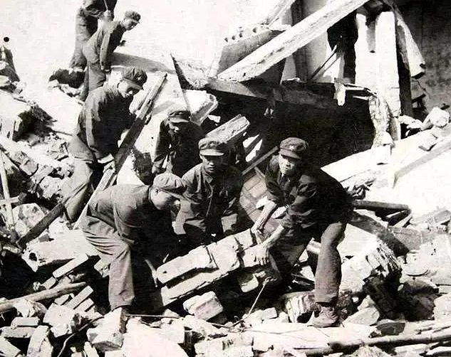 7月28日丨歷史上的今天是唐山大地震紀(jì)念日：毛主席為唐山抗震救災(zāi)圈閱的幾份重要文件(圖3)
