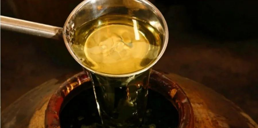 長時間儲存后，醬香酒酒體顏色變黃的原理是什么？(圖3)