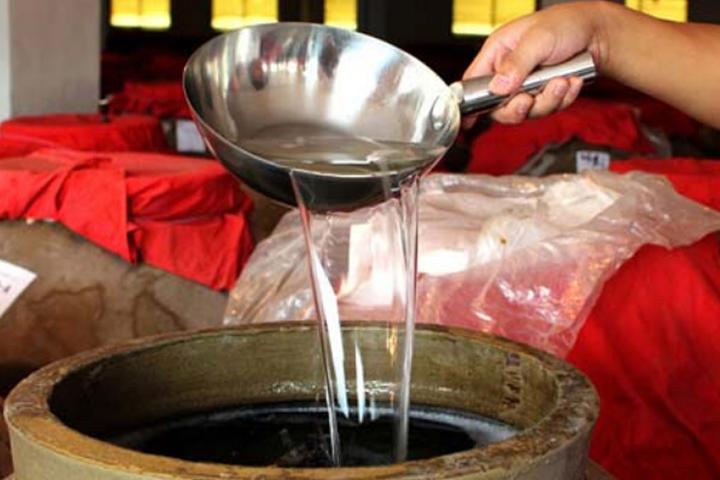 喝了假酒，身體會出現(xiàn)哪些嚴重癥狀？(圖1)