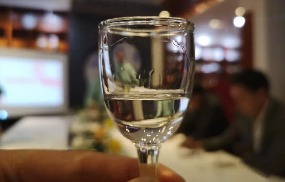 喝了假酒，身體會出現(xiàn)哪些嚴重癥狀？(圖2)