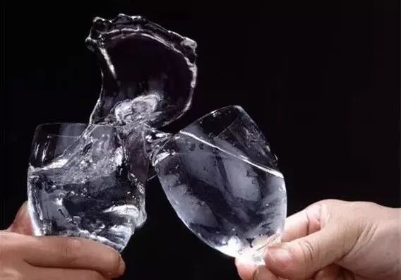 人們喝酒時為什么要干杯呢？(圖1)