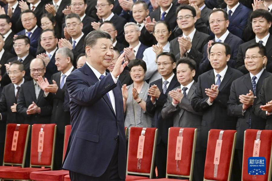 習近平在接見探月工程嫦娥六號任務參研參試人員代表2.jpg 習近平在接見探月工程嫦娥六號任務參研參試人員代表時發(fā)表重要講話強調(diào) 再接再厲乘勢而上 加快建設航天強國(圖3)