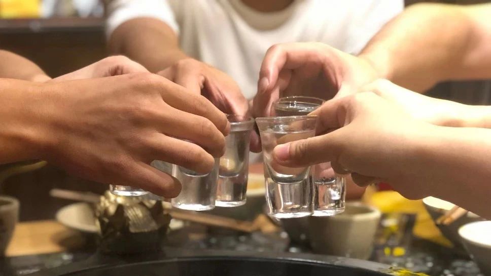 為什么喝了有些酒后，會(huì)頭疼欲裂呢？(圖1)