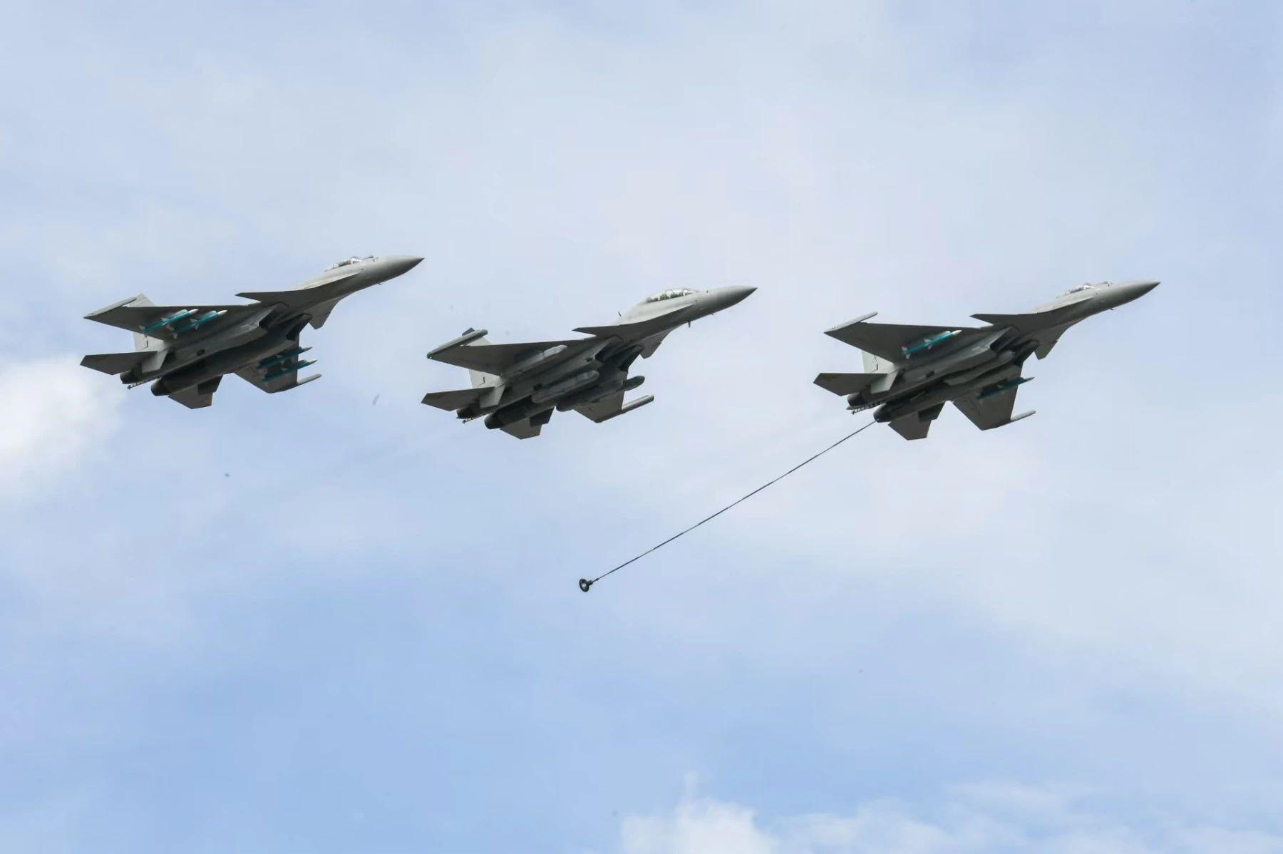 殲15.jpg 人民空軍成立七十五周年(圖2)