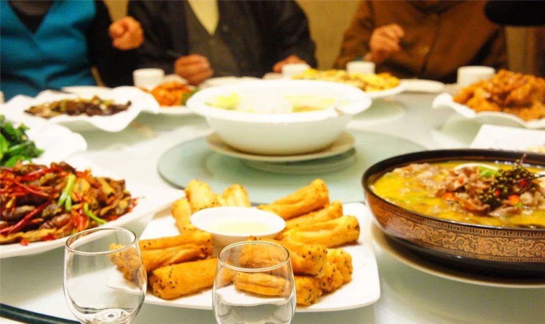 飯局上的這些習(xí)慣正透支著你的健康，快看看中招了沒(圖2)