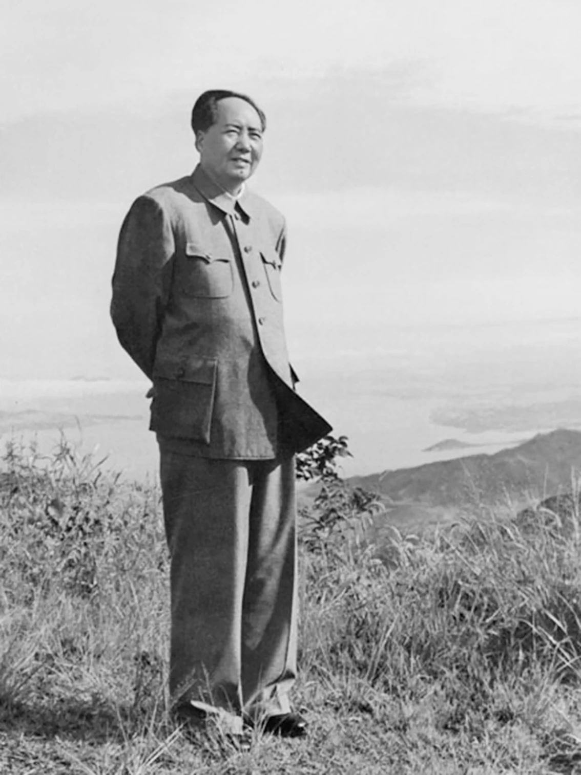 毛主席站相.jpg 毛主席從不輕易寫文章(圖8)