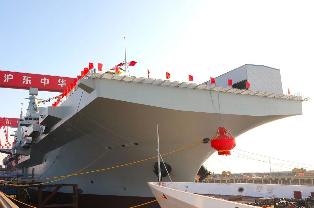 中央軍委批準(zhǔn)，076兩棲攻擊艦首艦命名！電磁彈射、滿載排水量4萬余噸(圖3)