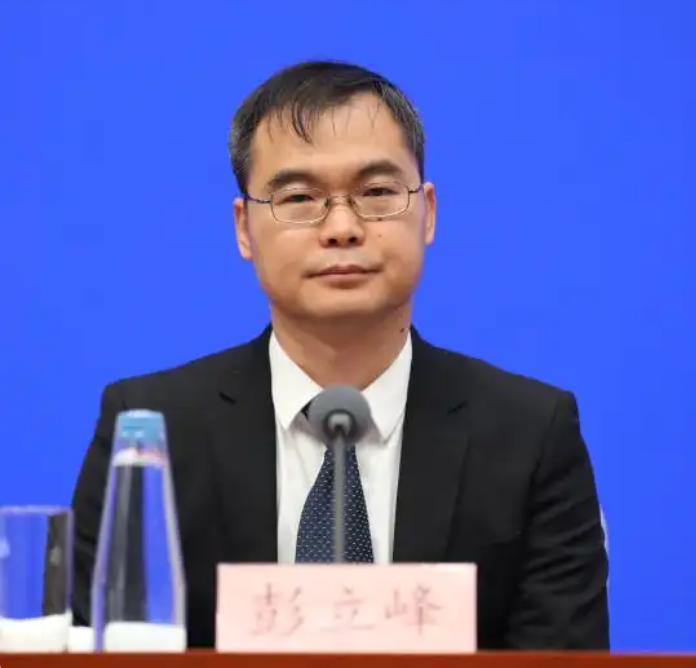 中國人民銀行有關(guān)負責同志參加國務(wù)院政策例行吹風會(圖2)