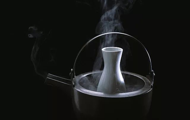 喝酒喝高度酒，做人做低調(diào)人(圖1)