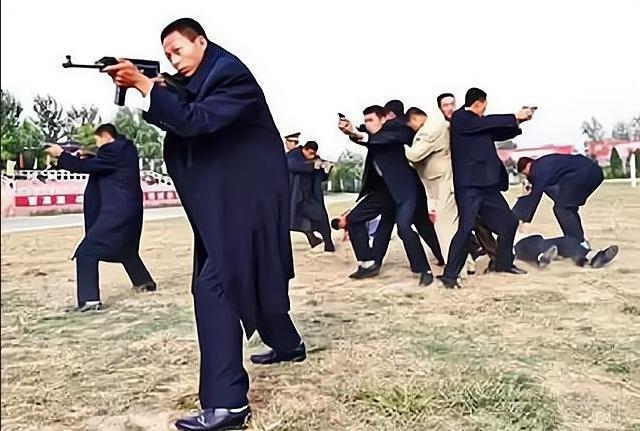探秘中央警衛(wèi)團(圖3) 探秘中央警衛(wèi)團(圖3)