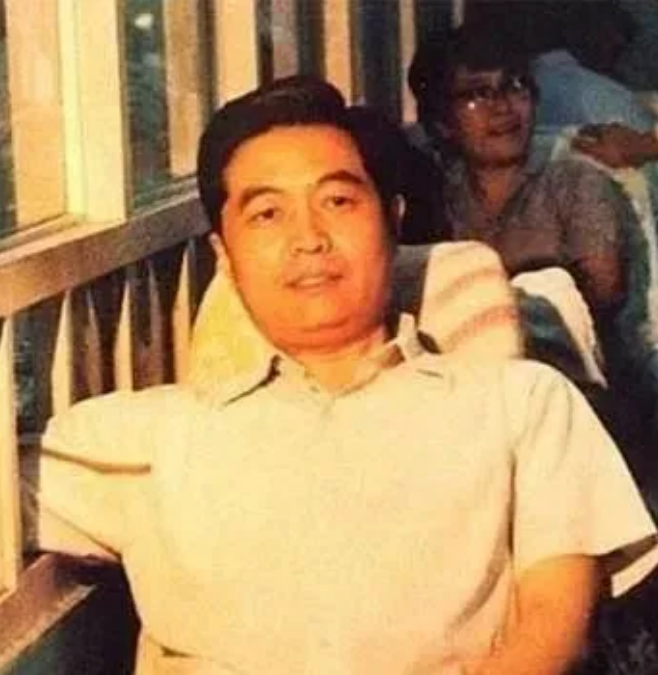 60年前，21歲的胡錦濤寫了一篇文章，致敬毛主席，刊登在《人民日報》！(圖1)