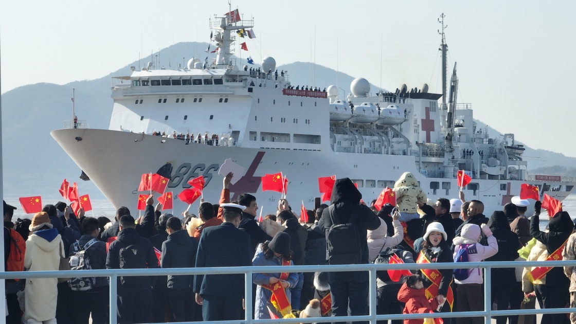 中國(guó)海軍“和平方舟”號(hào)醫(yī)院船圓滿完成“和諧使命-2024”任務(wù)歸國(guó)(圖3) 中國(guó)海軍“和平方舟”號(hào)醫(yī)院船圓滿完成“和諧使命-2024”任務(wù)歸國(guó)(圖3)