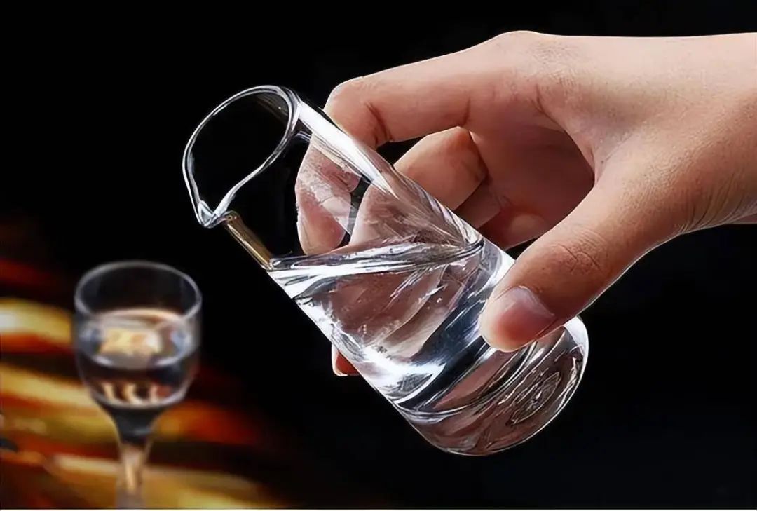 君子飲酒，當(dāng)于三爵而止。(圖3)