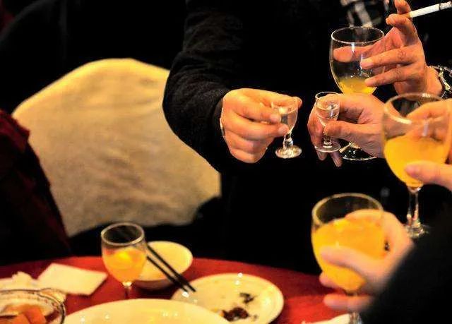 任何關(guān)系，我干杯，你隨意！(圖3)