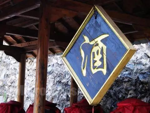 十首醉酒詩詞，人生不妨大醉一場！(圖1)