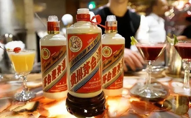 茅臺暴跌，2000元價格保衛(wèi)戰(zhàn)！茅臺酒1月25日行情價(圖2)