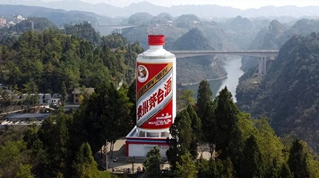體制內(nèi)精英退出酒桌后，誰(shuí)會(huì)是中國(guó)酒桌食物鏈最頂端？(圖1)