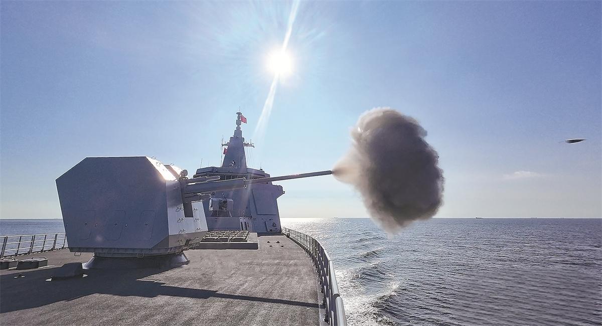 海軍某支隊艦艇海上多科目訓(xùn)練掠影(圖2)