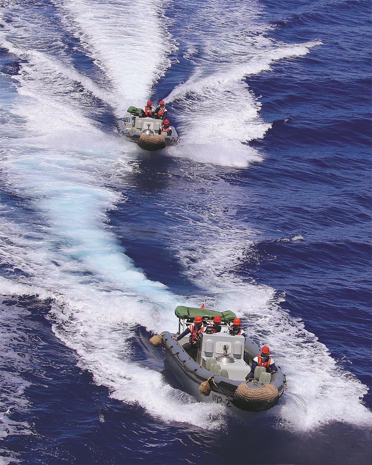 海軍某支隊艦艇海上多科目訓(xùn)練掠影(圖4)