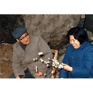 毛岸青36歲還單身，毛主席勸他找個(gè)農(nóng)民，寫(xiě)信：邵華是個(gè)好孩子