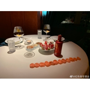 28位同學(xué)北京相聚，點(diǎn)了28道美食和12瓶茅臺(tái)，結(jié)賬時(shí)呆若木