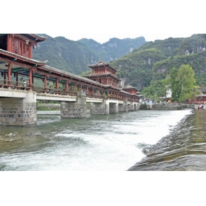 梵凈山下猴子喝水的地方，有座山清水秀的“中國(guó)土家第一村”