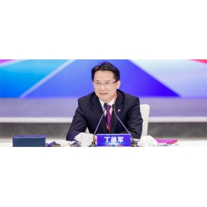 直擊股東大會(huì)｜貴州茅臺(tái)董事長(zhǎng)丁雄軍：白酒產(chǎn)業(yè)韌性十足，長(zhǎng)期持
