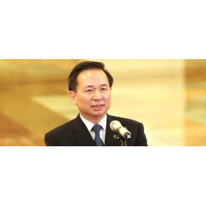 他是現(xiàn)任最年輕政治局委員，今年不到60歲，還身兼3個重要領(lǐng)導(dǎo)