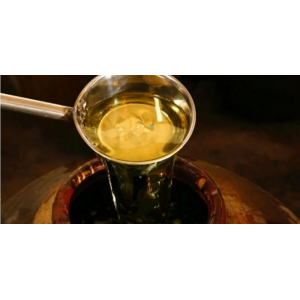 長(zhǎng)時(shí)間儲(chǔ)存后，醬香酒酒體顏色變黃的原理是什么？