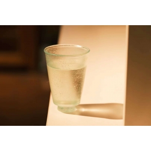 喝醬酒為什么要配礦泉水？99%的人不知道這個秘密