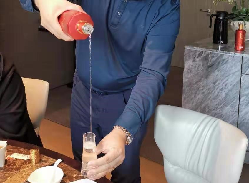 酒線拉得越細(xì)越長(zhǎng)，酒的質(zhì)量越好嗎？(圖1)