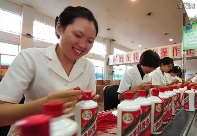 茅臺(tái)酒價(jià)全線暴跌，引發(fā)拋售潮。業(yè)內(nèi)人士稱：危言聳聽(tīng)(圖2)