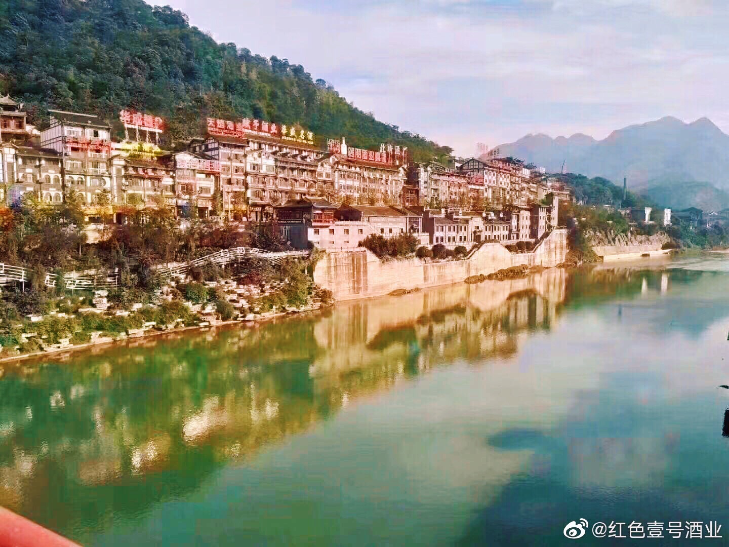紅色壹號精品醬酒是怎樣來的?什么樣的醬酒稱之為好醬酒?(圖2) 紅色壹號精品醬酒是怎樣來的?什么樣的醬酒稱之為好醬酒?(圖2)
