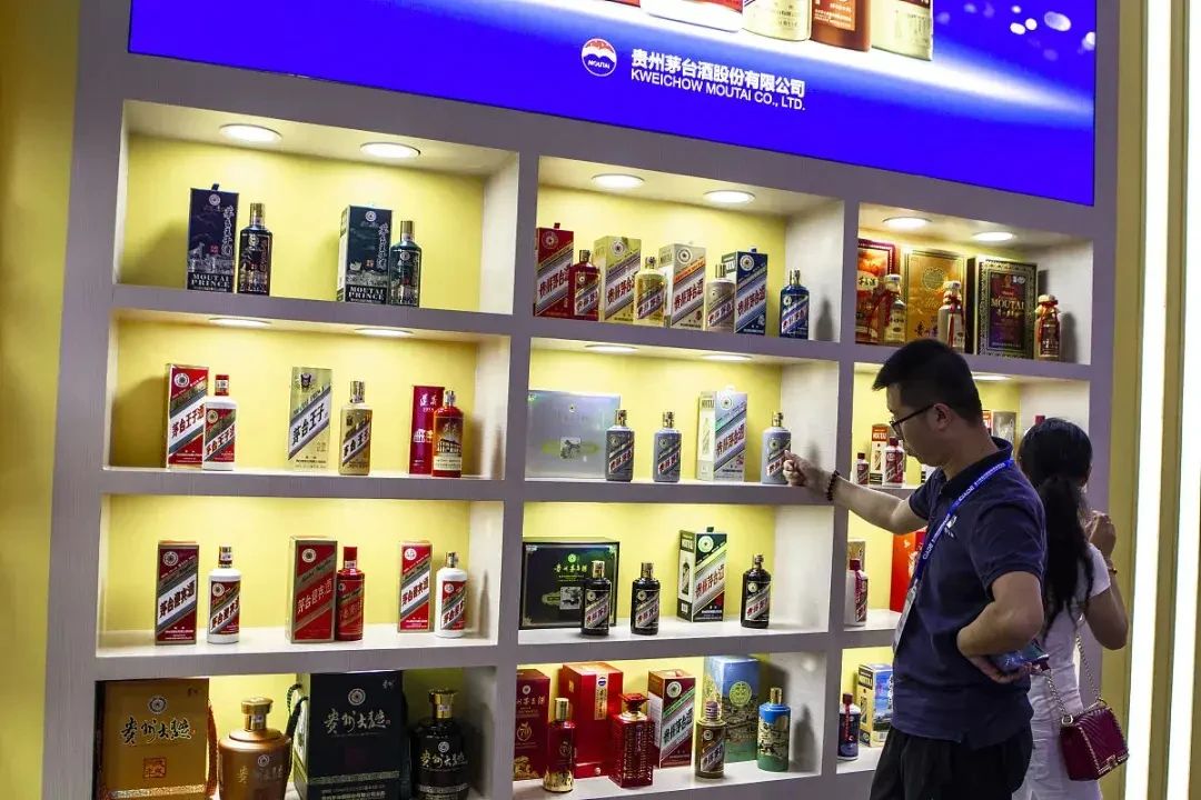 經(jīng)銷商是怎么賣酒的呢？通常分為四個渠道一個核心(圖1)